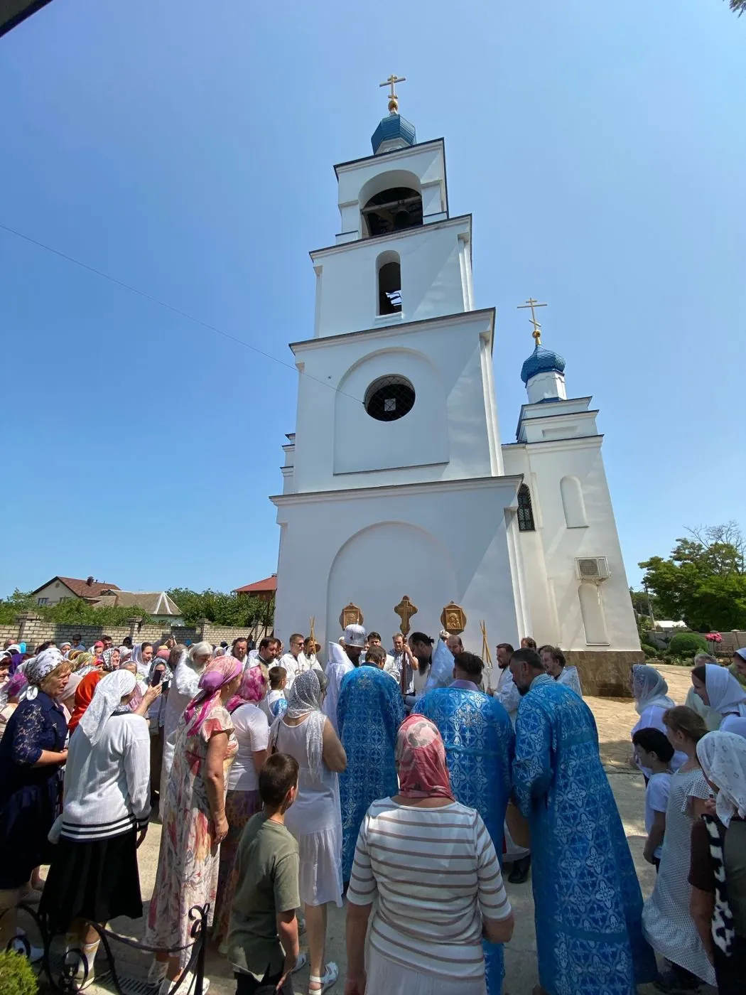 Колокольня и крестный ход