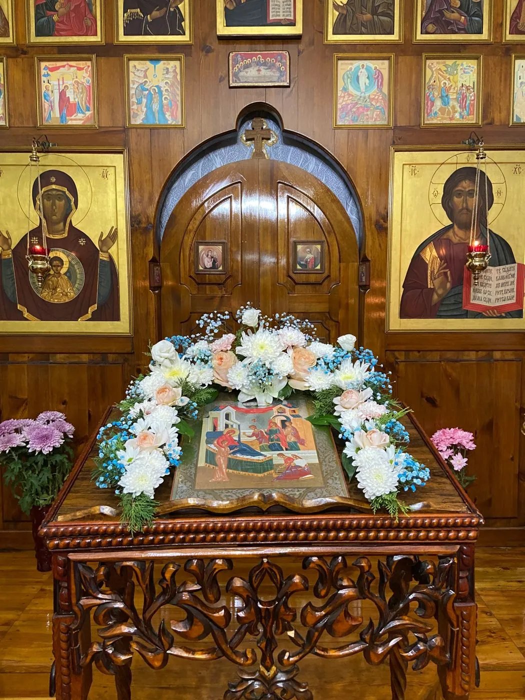 Нижний храм блаженной Ксении в день Рождества Богородицы